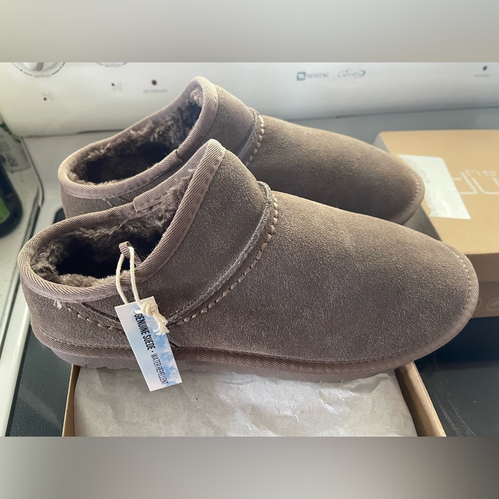 Comfortable Brown Women's Slippers - Picture 1 of 4